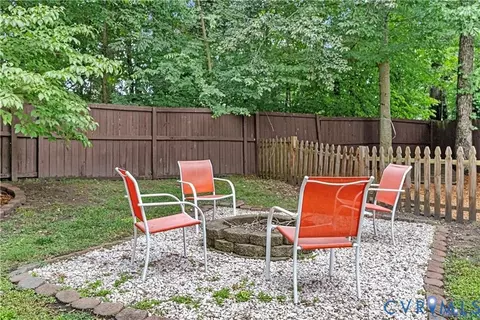 Exterior - 5019 Misty Spring Dr, Midlothian, VA 23112 photo 6 of 8