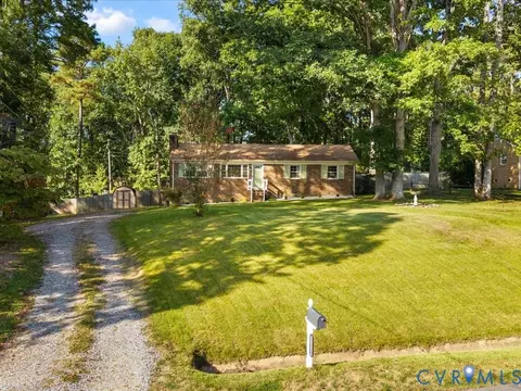 Exterior - 11118 Sunfield Dr, Midlothian, VA 23112 photo 2 of 8