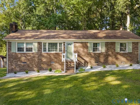11118 Sunfield Dr, Midlothian, VA 23112
