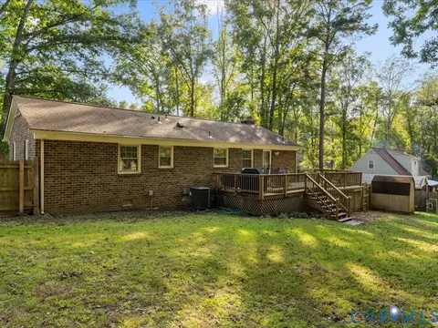 Exterior - 11118 Sunfield Dr, Midlothian, VA 23112 photo 4 of 8