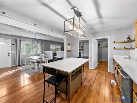 Kitchen - 11118 Sunfield Dr, Midlothian, VA 23112 photo 5 of 6