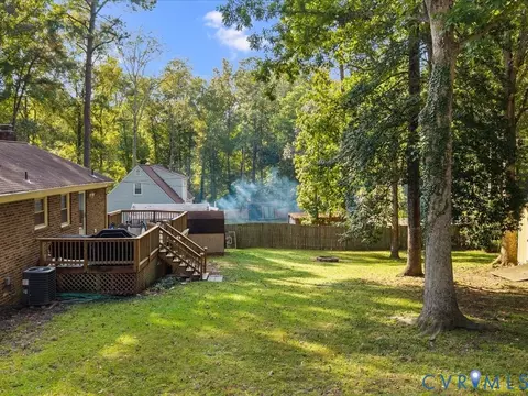 Exterior - 11118 Sunfield Dr, Midlothian, VA 23112 photo 5 of 8