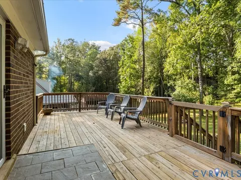 Exterior - 11118 Sunfield Dr, Midlothian, VA 23112 photo 7 of 8
