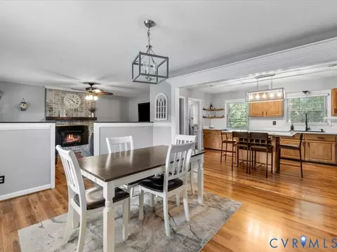 Dining - 11118 Sunfield Dr, Midlothian, VA 23112 photo 2 of 5
