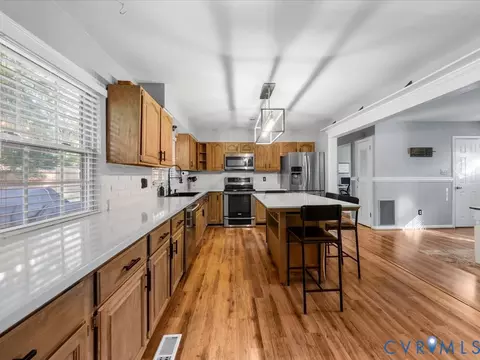 Kitchen - 11118 Sunfield Dr, Midlothian, VA 23112 photo 2 of 6