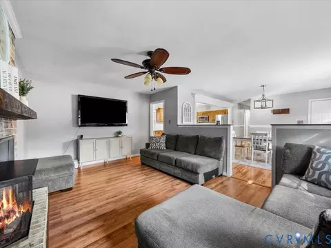 Living - 11118 Sunfield Dr, Midlothian, VA 23112 photo 2 of 4