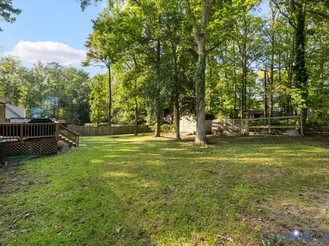 Exterior - 11118 Sunfield Dr, Midlothian, VA 23112 photo 6 of 8