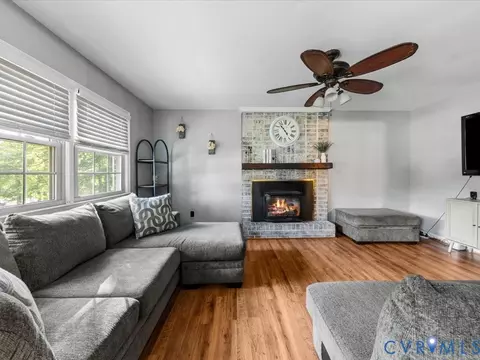Living - 11118 Sunfield Dr, Midlothian, VA 23112 photo 1 of 4