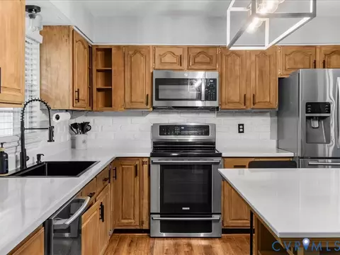 Kitchen - 11118 Sunfield Dr, Midlothian, VA 23112 photo 3 of 6