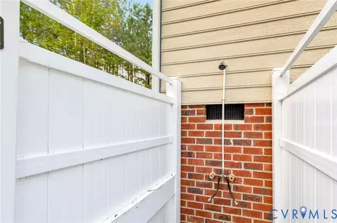 Exterior - 6035 Studley Rd, Mechanicsville, VA 23116 photo 5 of 9