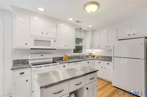 Kitchen - 6035 Studley Rd, Mechanicsville, VA 23116 photo 4 of 5