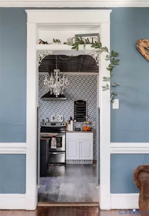 Entry Way - 305 E 5th Ave, Kenbridge, VA 23944 photo 1 of 4