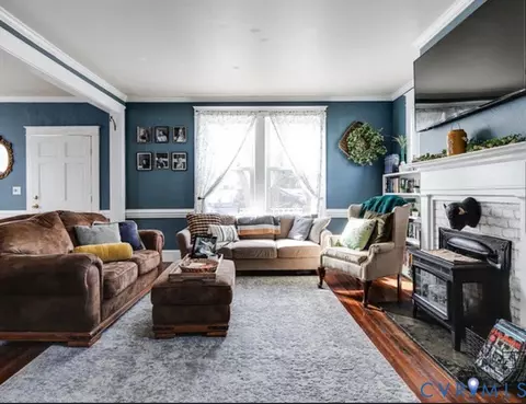 Living - 305 E 5th Ave, Kenbridge, VA 23944 photo 3 of 3