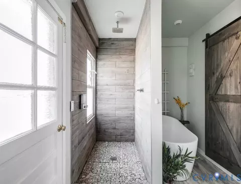 Bath - 305 E 5th Ave, Kenbridge, VA 23944 photo 1 of 2