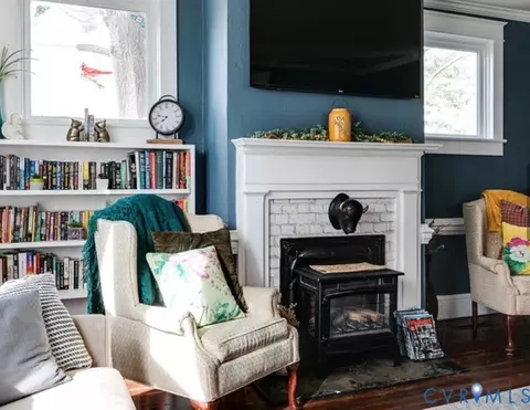 Living - 305 E 5th Ave, Kenbridge, VA 23944 photo 2 of 3