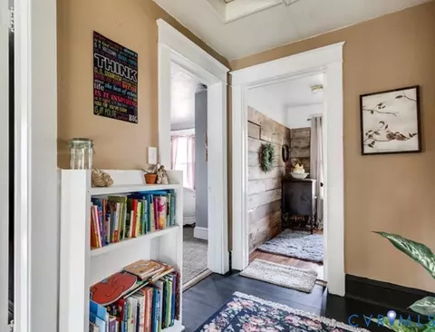 Entry Way - 305 E 5th Ave, Kenbridge, VA 23944 photo 4 of 4