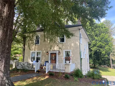 Exterior - 305 E 5th Ave, Kenbridge, VA 23944 photo 3 of 7