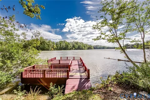 7262 Lakeshore Dr, Quinton, VA 23141