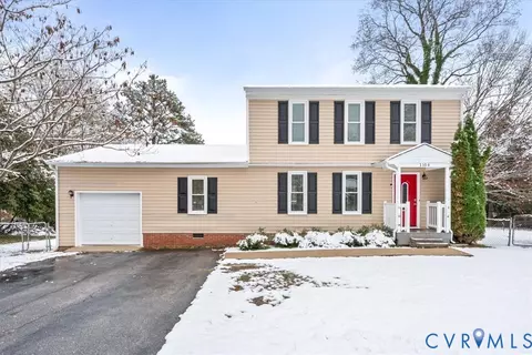 1104 Butternut Dr, Hopewell, VA 23860