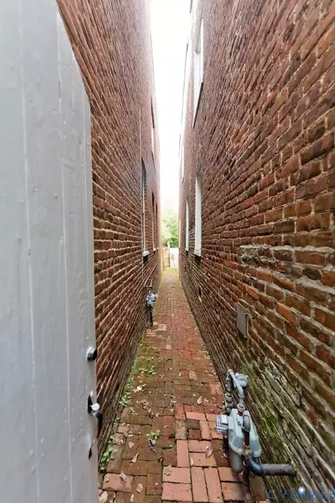 Entry Way - 12 N Plum St, Richmond, VA 23220 photo 5 of 5