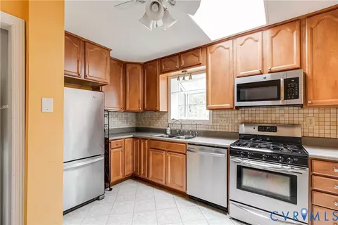Kitchen - 7402 Three Chopt Rd, Richmond, VA 23226 photo 2 of 3