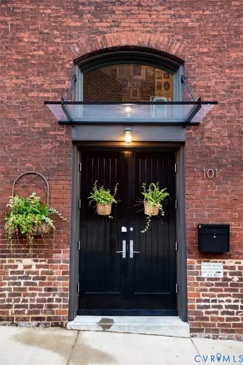 235 N Main, Farmville, VA 23901