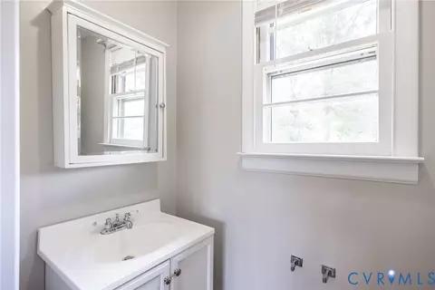 Bath - 3000 Perlock Rd, Richmond, VA 23237 photo 1 of 2