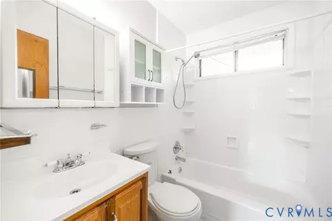 Bath - 3000 Perlock Rd, Richmond, VA 23237 photo 2 of 2