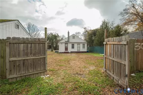 3057 Maury St, Richmond, VA 23224 photo 8