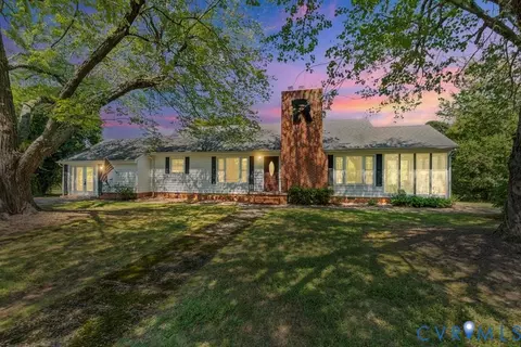 579 Stokes Rd, Farmville, VA 23901