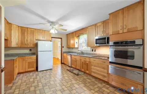 Kitchen - 10920 Stepney Rd, Chester, VA 23831 photo 1 of 2