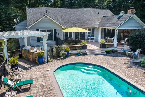 959 Robins Point Ave, Deltaville, VA 23043