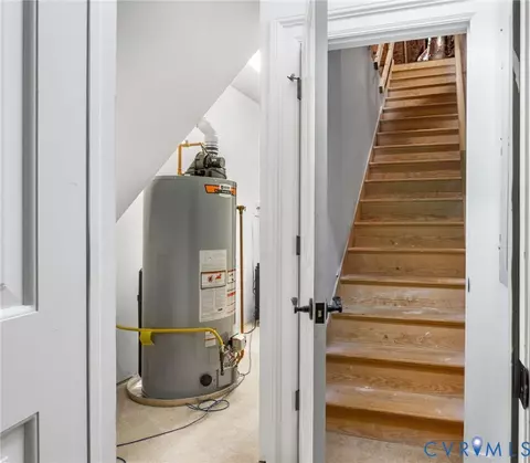 Entry Way - 2725 Stonegate Ct, Midlothian, VA 23113 photo 7 of 7