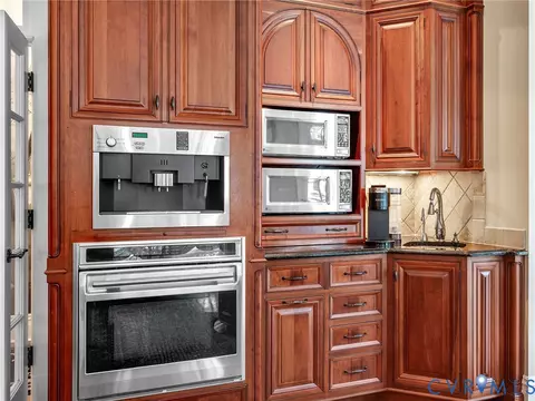 Kitchen - 2725 Stonegate Ct, Midlothian, VA 23113 photo 7 of 8