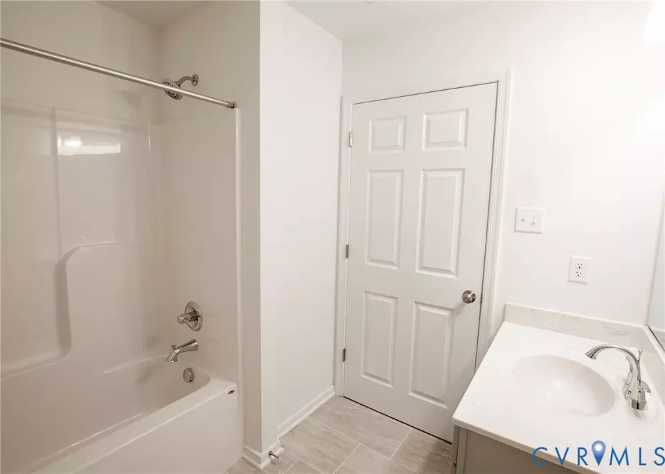Bath - 2214 Walnut Tree Blvd, Powhatan, VA 23139 photo 2 of 5