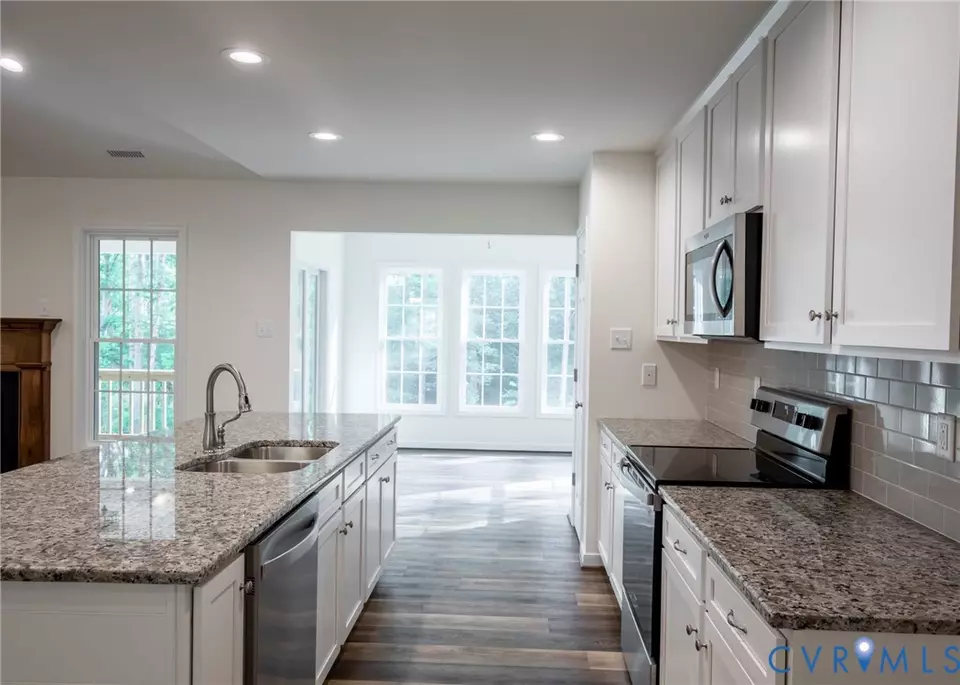 Entry Way - 2214 Walnut Tree Blvd, Powhatan, VA 23139 photo 4 of 5