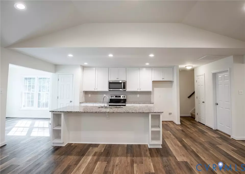 Entry Way - 2214 Walnut Tree Blvd, Powhatan, VA 23139 photo 2 of 5