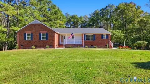 11208 Woodstock Heights Dr, Glen Allen, VA 23059