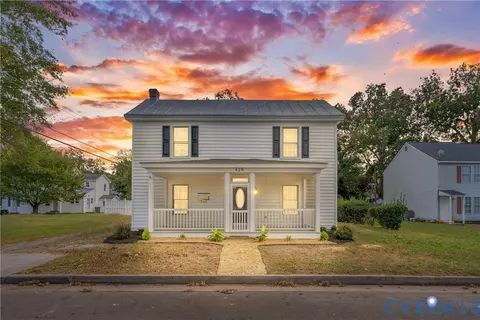 428 3rd St, West Point, VA 23181