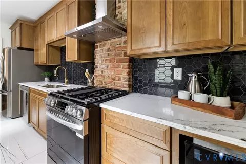 Kitchen - 321 S Laurel St, Richmond, VA 23220 photo 2 of 3