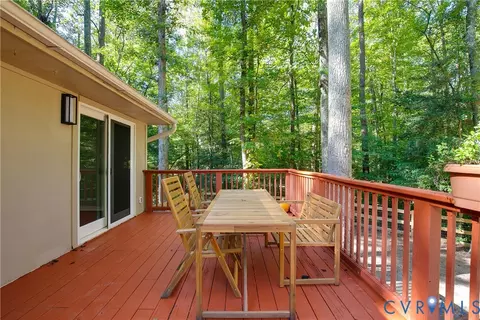 Exterior - 4602 Painted Post Ln, Midlothian, VA 23112 photo 2 of 13