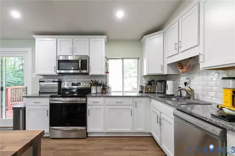 Kitchen - 4602 Painted Post Ln, Midlothian, VA 23112 photo 2 of 3