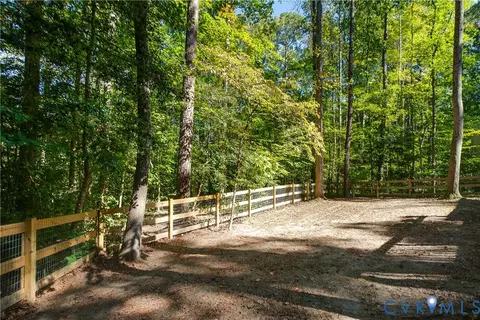 Exterior - 4602 Painted Post Ln, Midlothian, VA 23112 photo 7 of 13