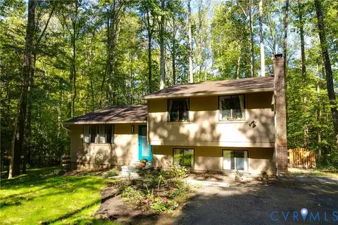 Exterior - 4602 Painted Post Ln, Midlothian, VA 23112 photo 9 of 13