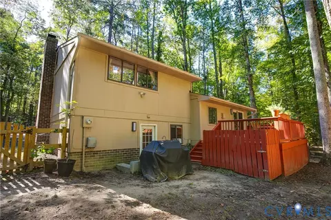 Exterior - 4602 Painted Post Ln, Midlothian, VA 23112 photo 5 of 13