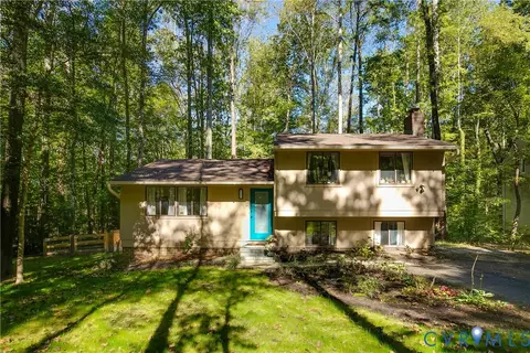 Exterior - 4602 Painted Post Ln, Midlothian, VA 23112 photo 10 of 13