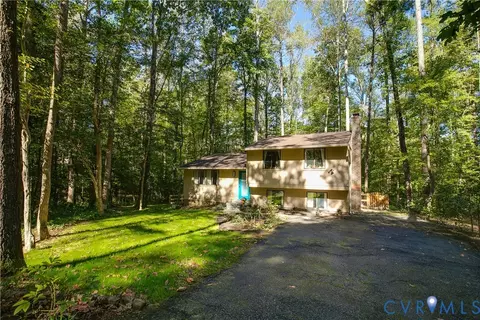 Exterior - 4602 Painted Post Ln, Midlothian, VA 23112 photo 12 of 13