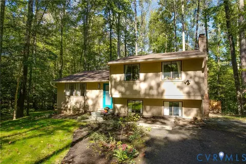 Exterior - 4602 Painted Post Ln, Midlothian, VA 23112 photo 8 of 13