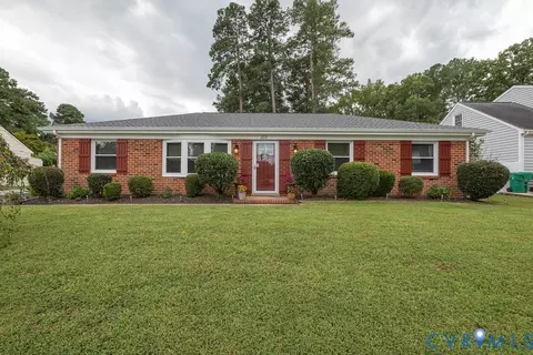 203 Windmere Dr, Colonial Heights, VA 23834