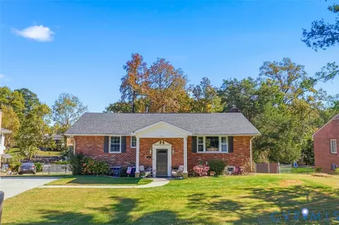 905 Forestview Dr, Colonial Heights, VA 23834